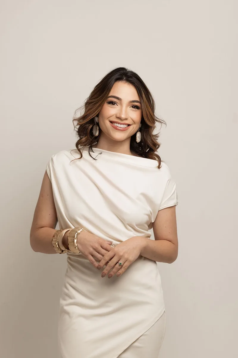 Dra. Izabela Saraiva